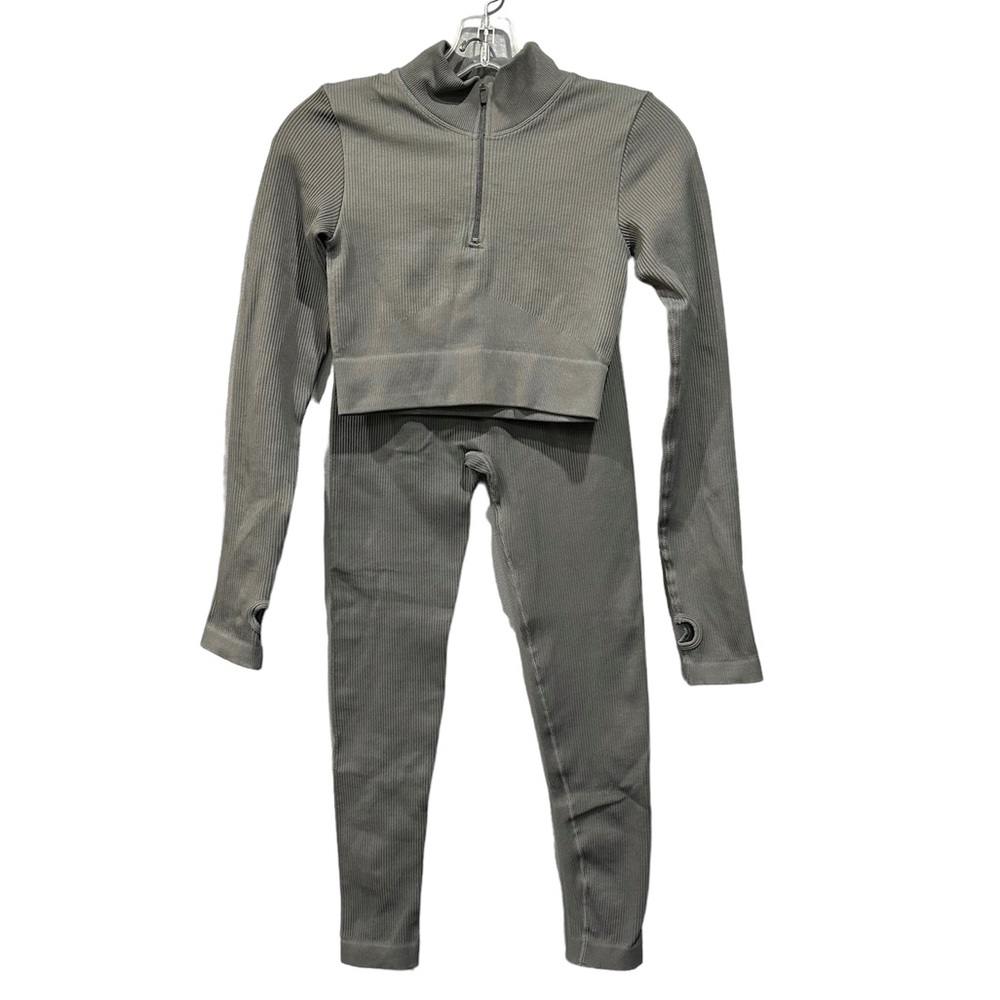 BEAUTIFUL GRAY ACTIVE WEAR SET